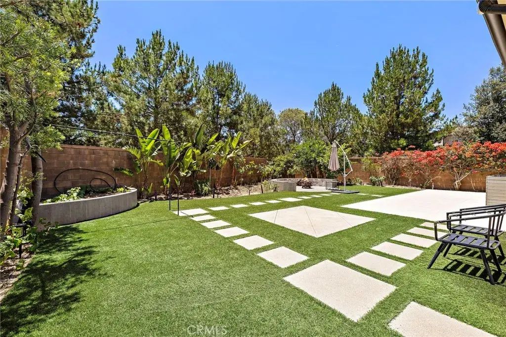 72 Henson, Irvine