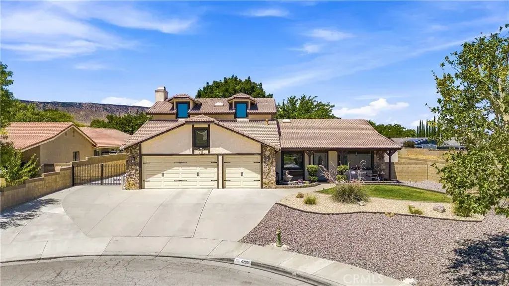 42301 Woodstone, Lancaster