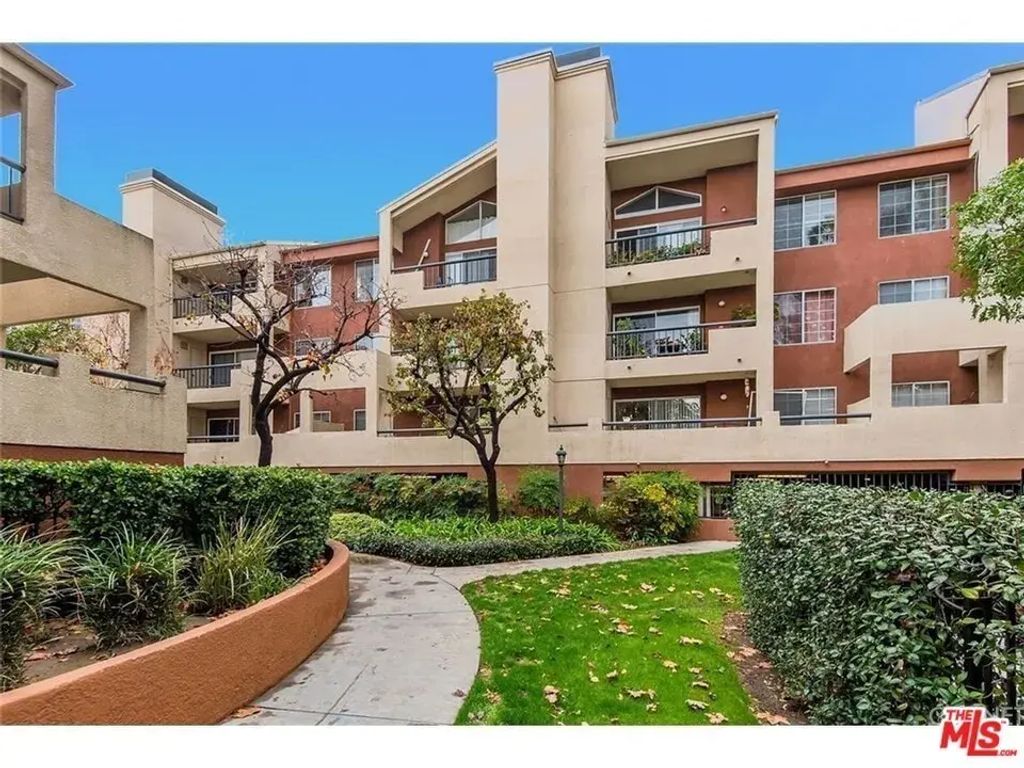 5540 Owensmouth Avenue 204, Woodland Hills