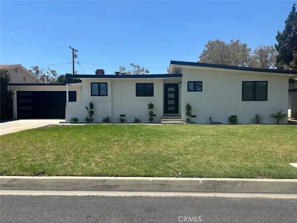 9519 La Reina, Downey