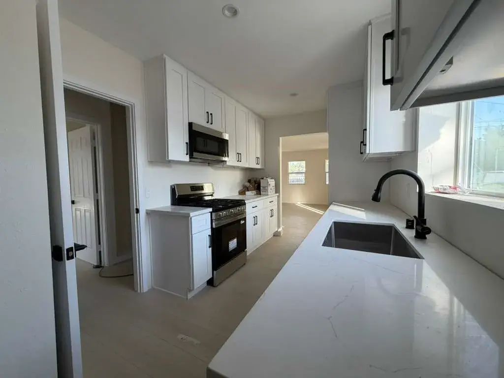 10633 Laurel Canyon Boulevard 1, Pacoima
