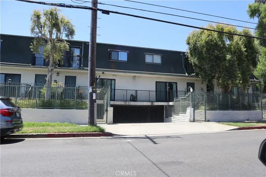 9047 Langdon 4, Los Angeles