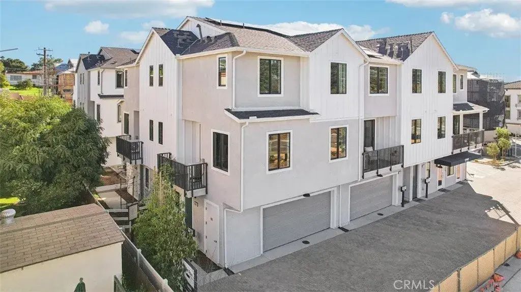 2338 Golden Blaze Glen, Escondido