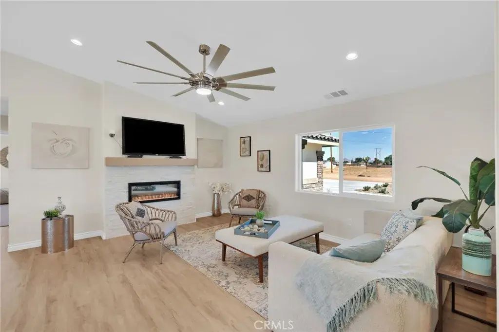 21317 Caribou Road, Apple Valley