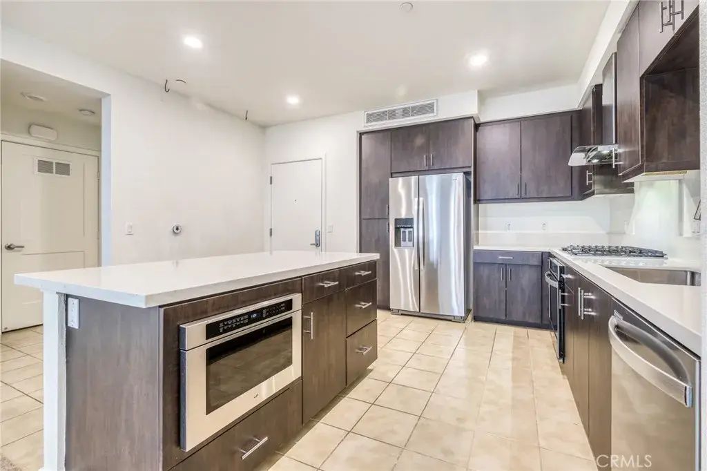 1226 Nolita, Irvine