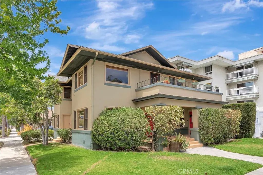 351 Newport Avenue, Long Beach