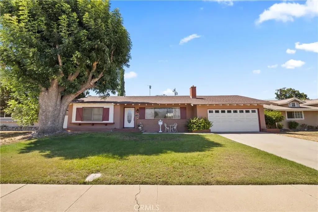 330 Golden Carriage, Pomona