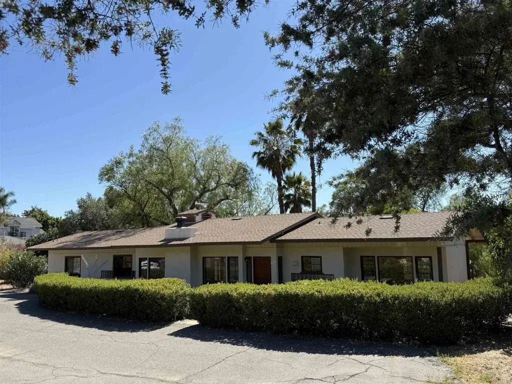 231 S Stage Coach Lane, Fallbrook