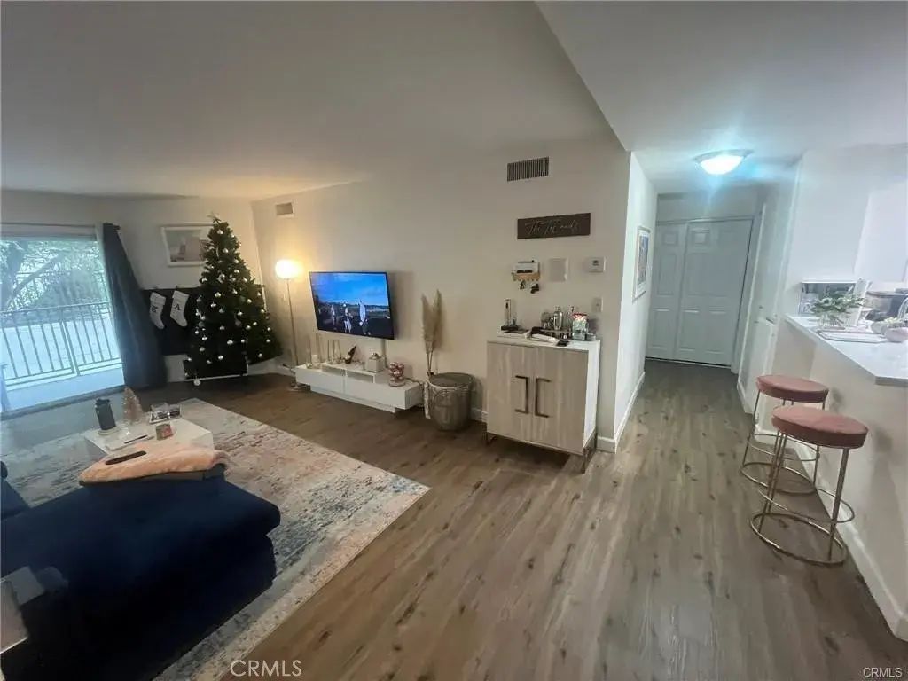 1230 Horn 417, West Hollywood
