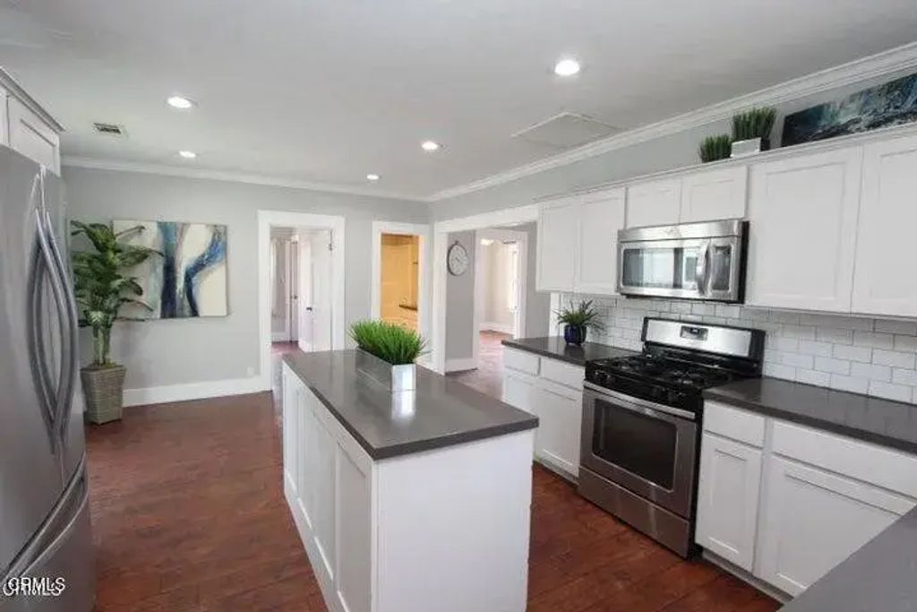 728 E Pleasant Street, Santa Paula