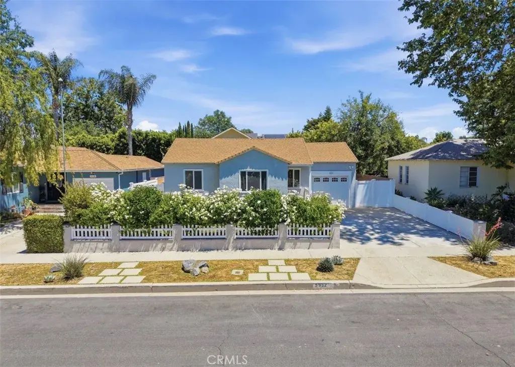 5932 Balcom, Encino