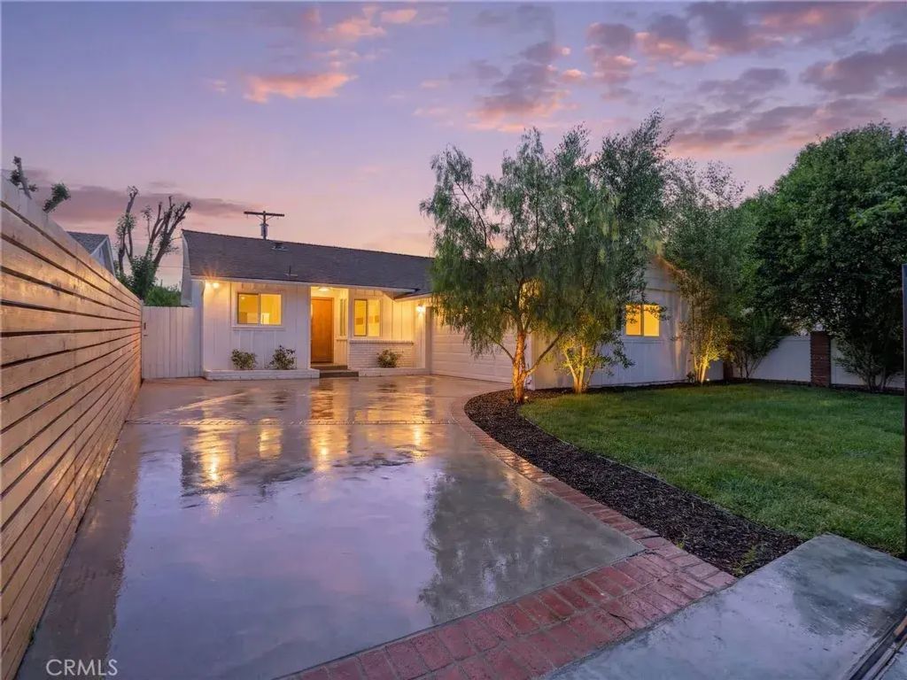 5141 Don Pio Drive, Woodland Hills
