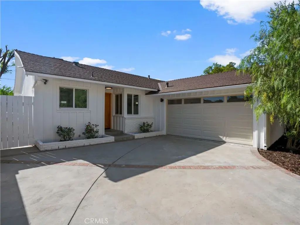 5141 Don Pio Drive, Woodland Hills