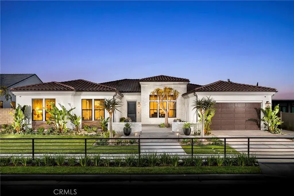 29924 N Camino Los Robles, Valencia