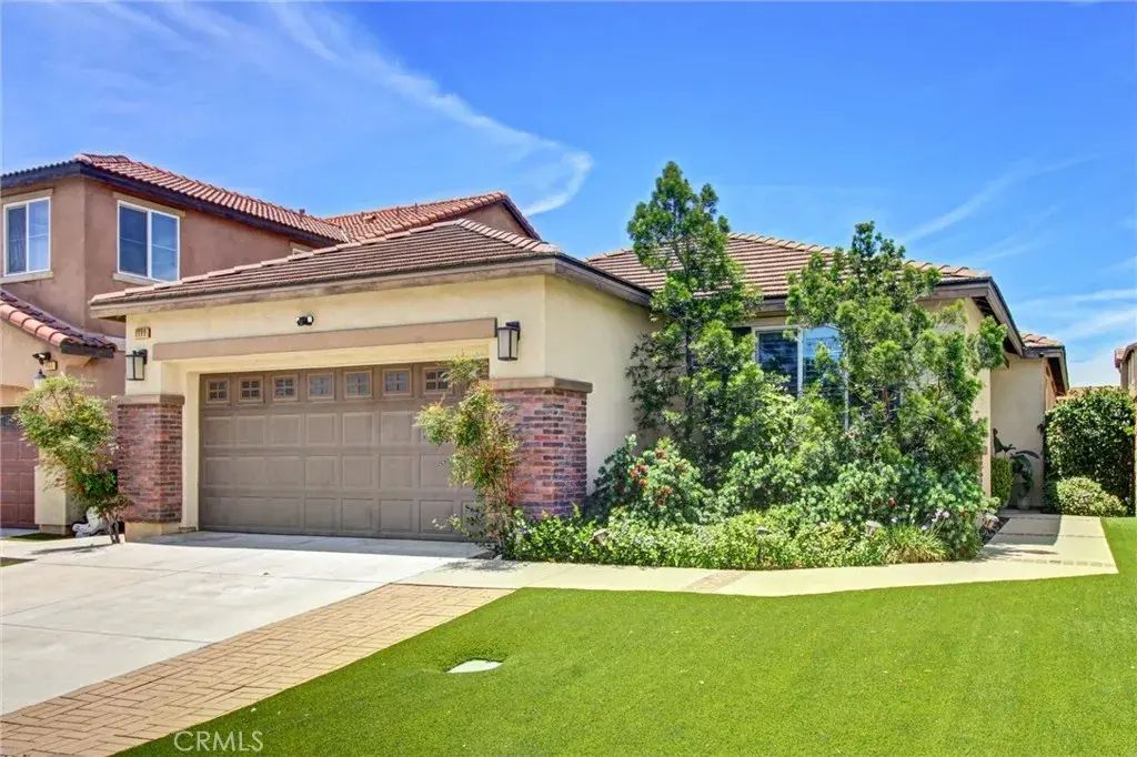 6990 Emerald, Fontana