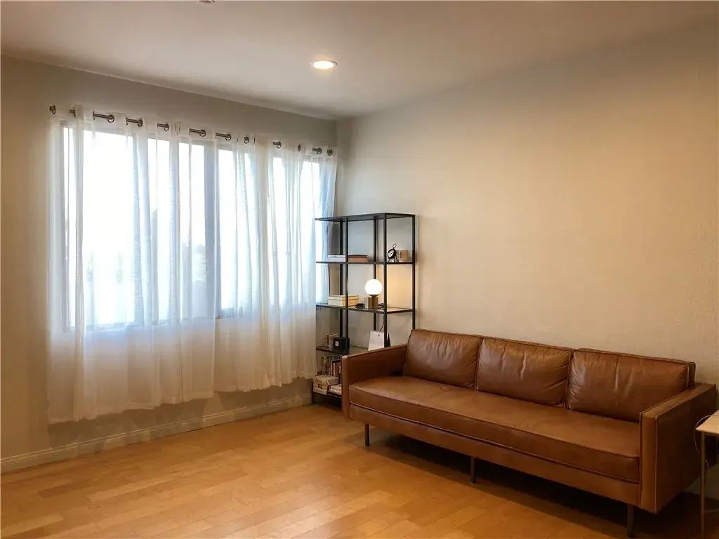 533 S St Andrews Place 319, Los Angeles