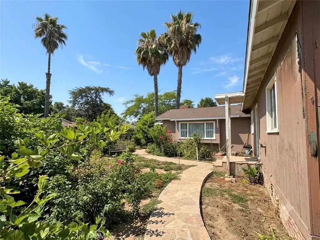 8502 Noble Avenue, North Hills
