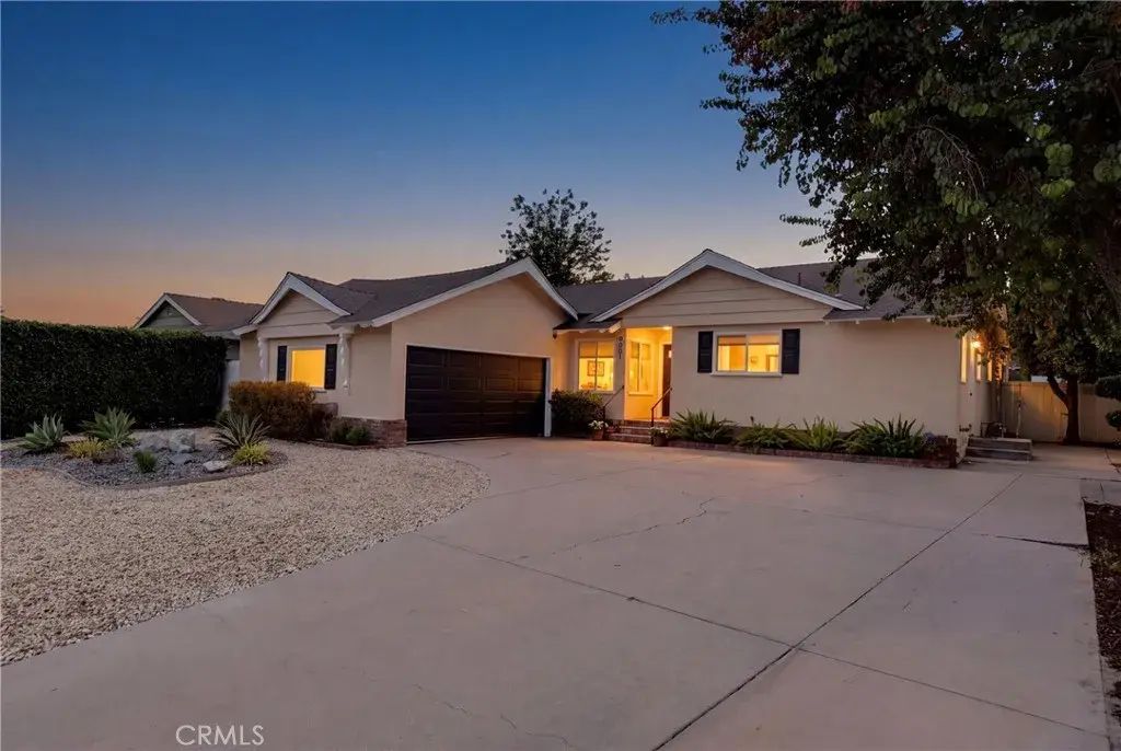 9001 Debra Avenue, North Hills