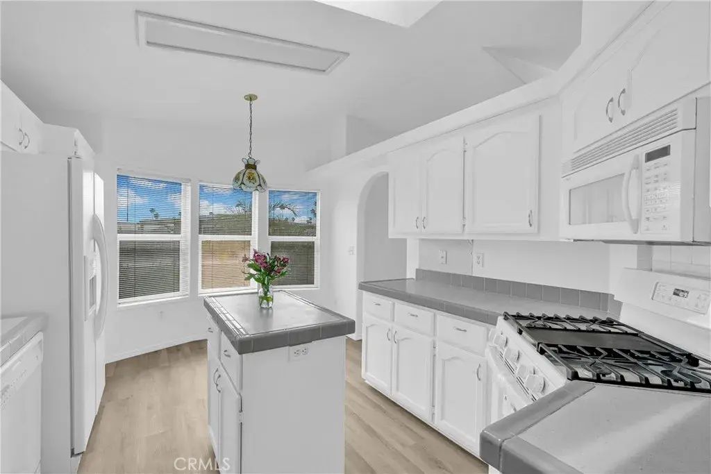 930 Santa Victoria, Hemet