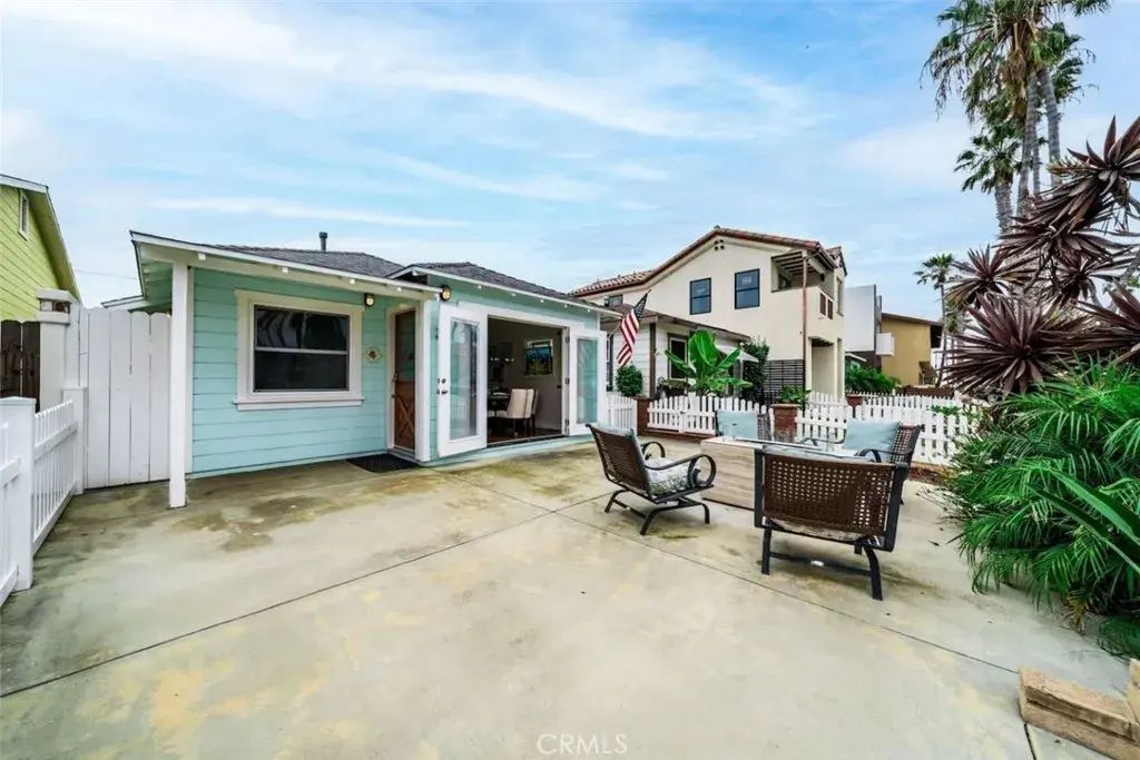 218 11 Th Street, Huntington Beach
