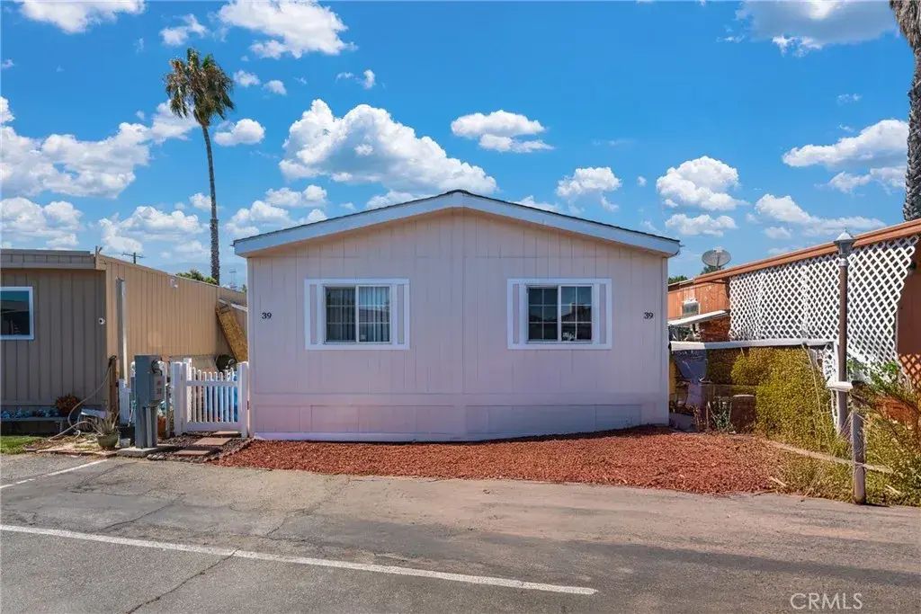 8221 Ilex 39, Fontana