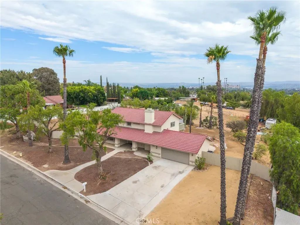 10880 Valley Drive, Riverside