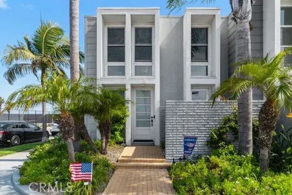 3949 Warner Avenue, Huntington Beach