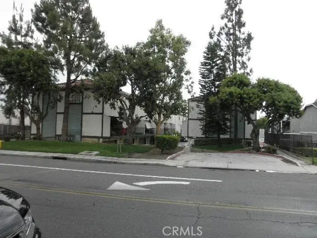 5195 Walnut 4, Chino