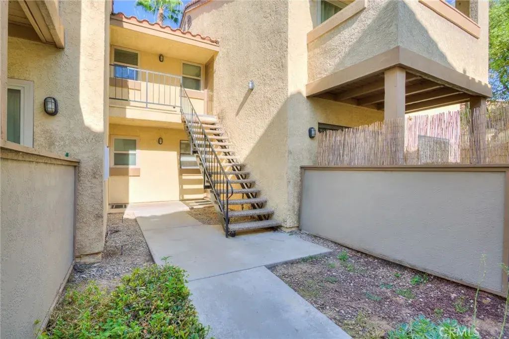 1116 W Blaine 203, Riverside
