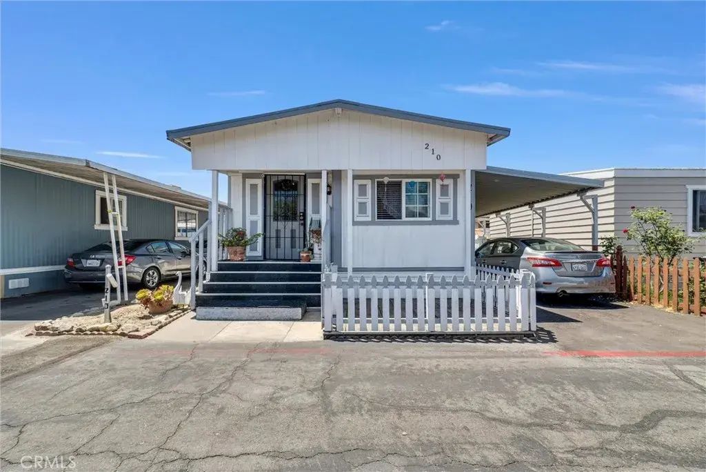 210 Dresden Ave North, Santa Ana