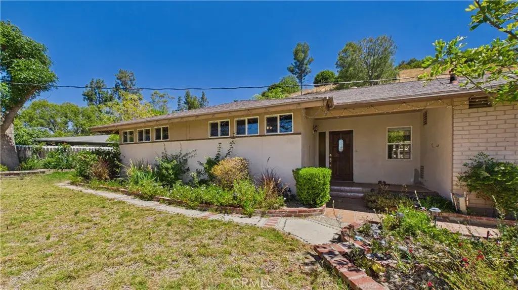 11246 Denivelle Place, Tujunga