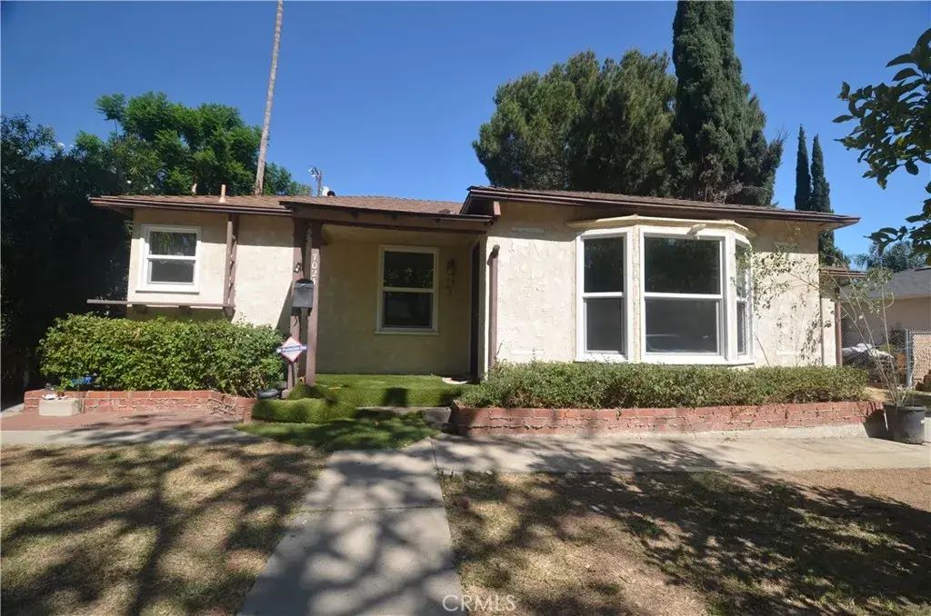 7024 Balcom, Reseda