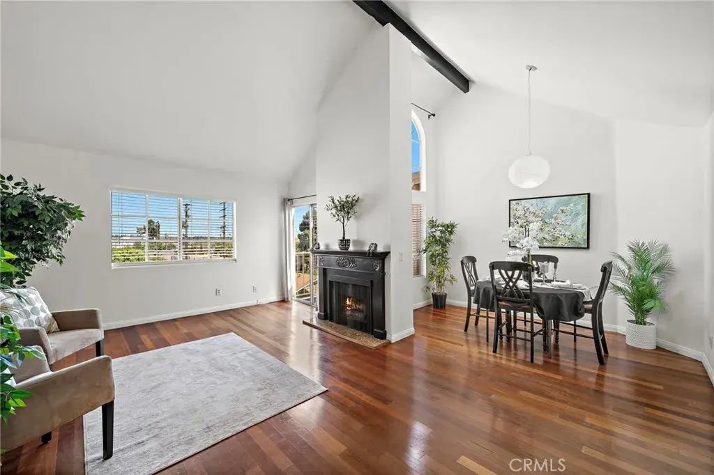 1100 Newport Avenue 404, Long Beach