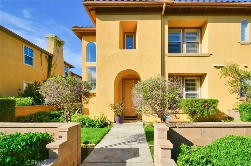 22 Crescent City, Irvine