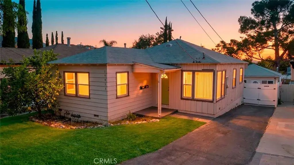 10423 Mcclemont Avenue, Tujunga