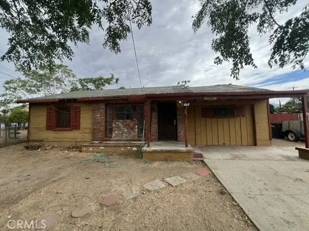 739 E Hoffer, Banning