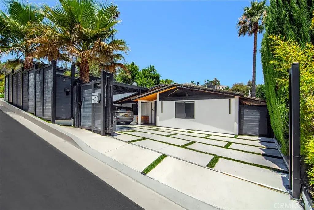 22253 Flanco Road, Woodland Hills