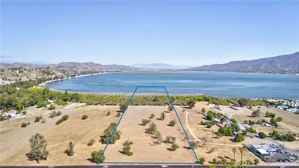 Riverside, Lake Elsinore