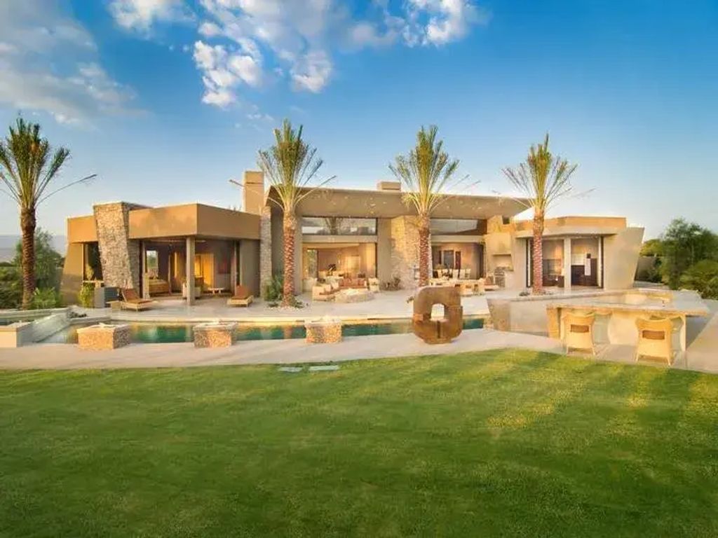 68 Royal Saint Georges Way, Rancho Mirage