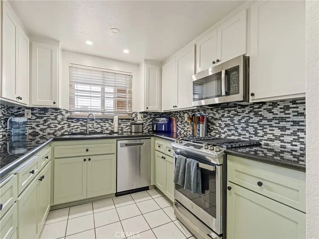 2001 E 21st St 327, Signal Hill