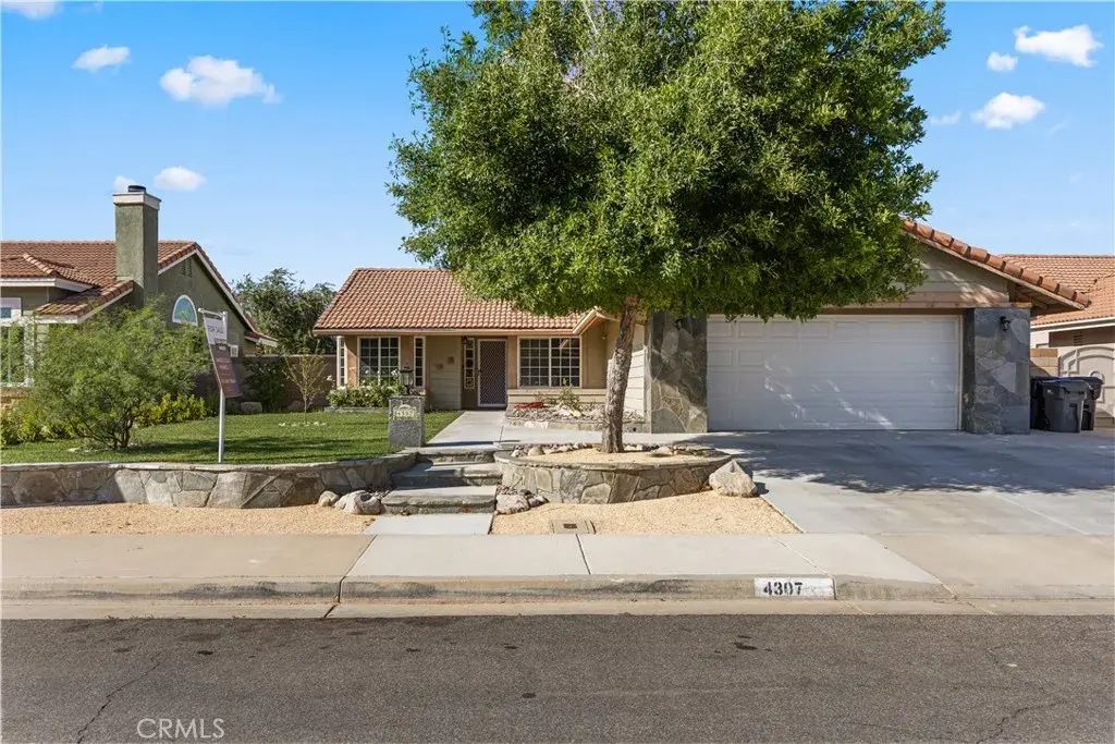 4307 Vitrina, Palmdale
