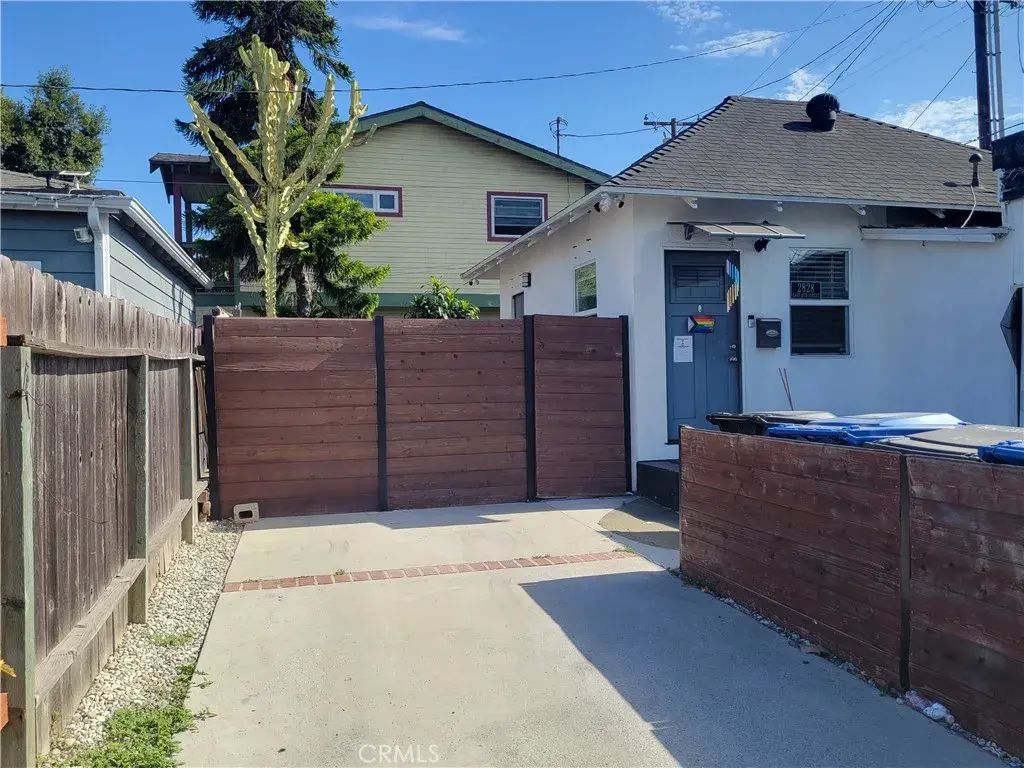 2828 E 10th, Long Beach