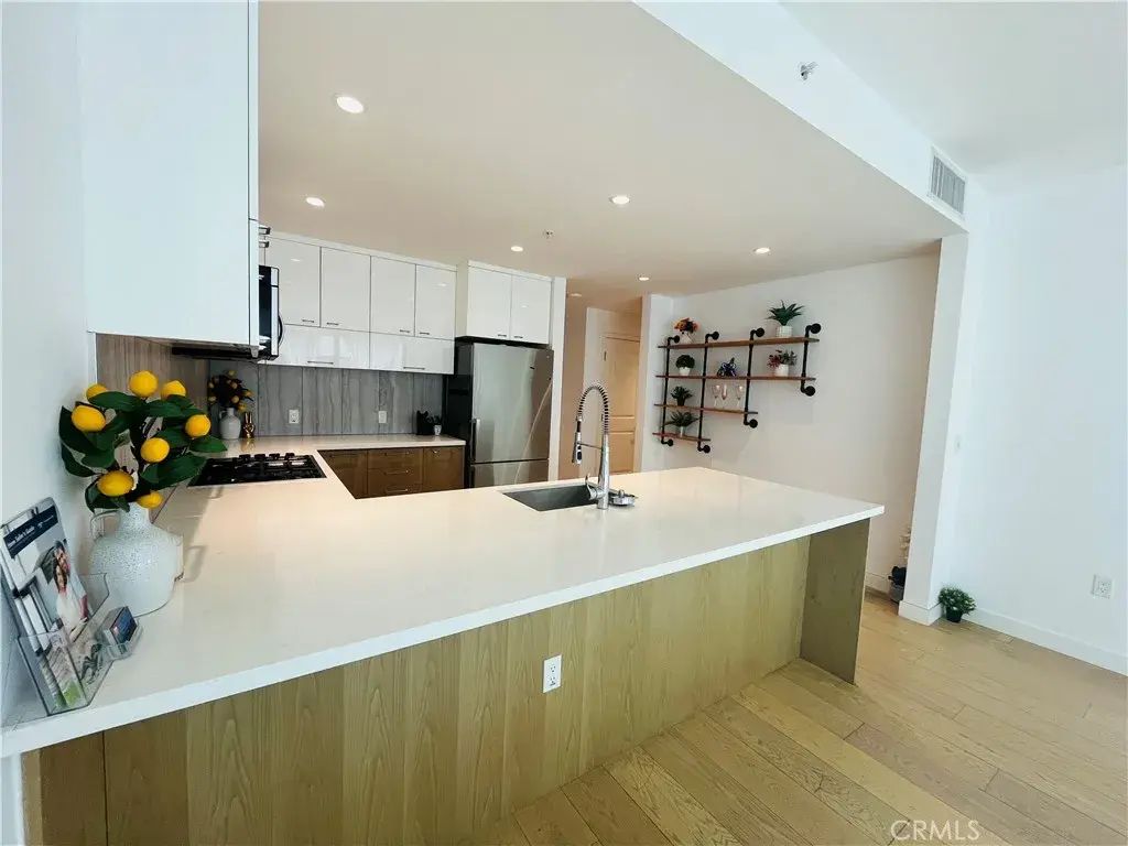 400 S Broadway 814, Los Angeles