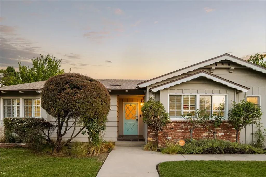 23642 Oxnard, Woodland Hills