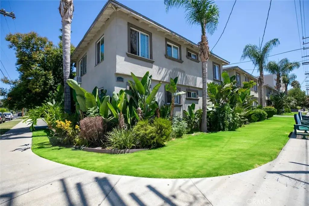 15445 Vanowen Street, Van Nuys