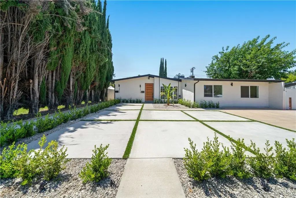 22928 Leadwell Street, West Hills