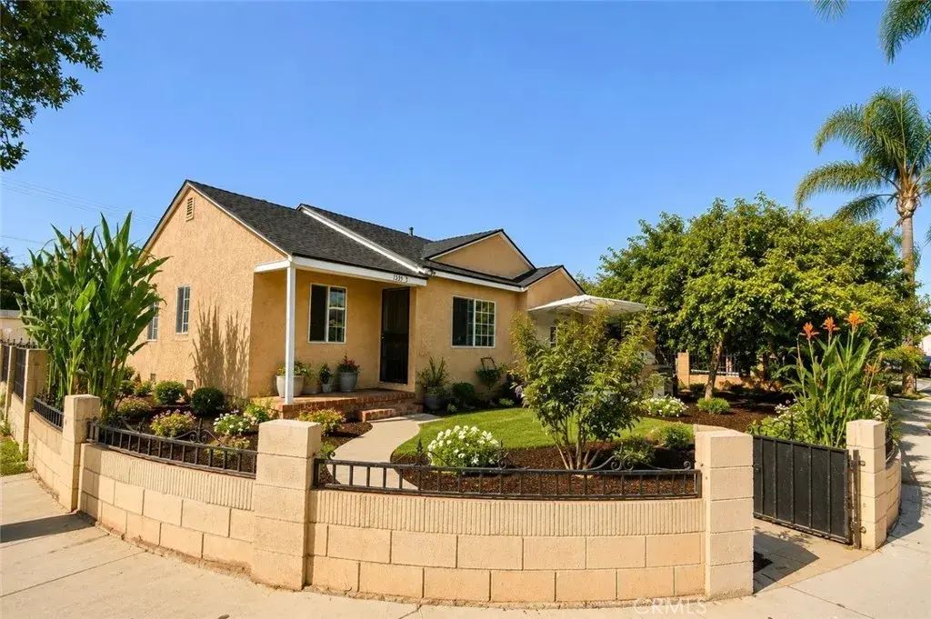 1329 W Mcfadden, Santa Ana