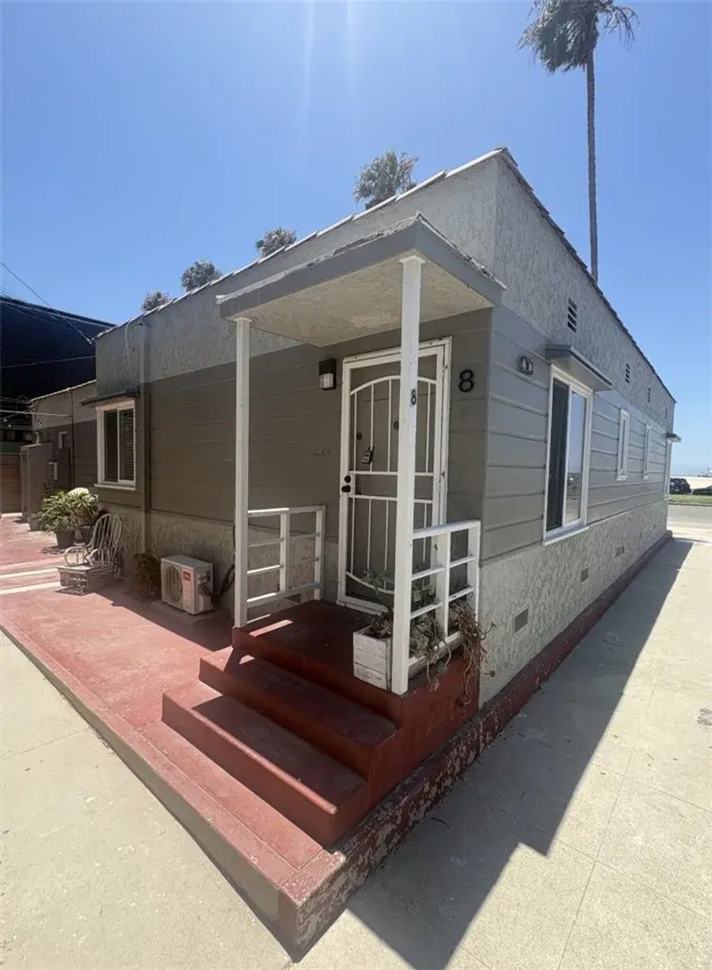 8 Santa Ana 8, Long Beach
