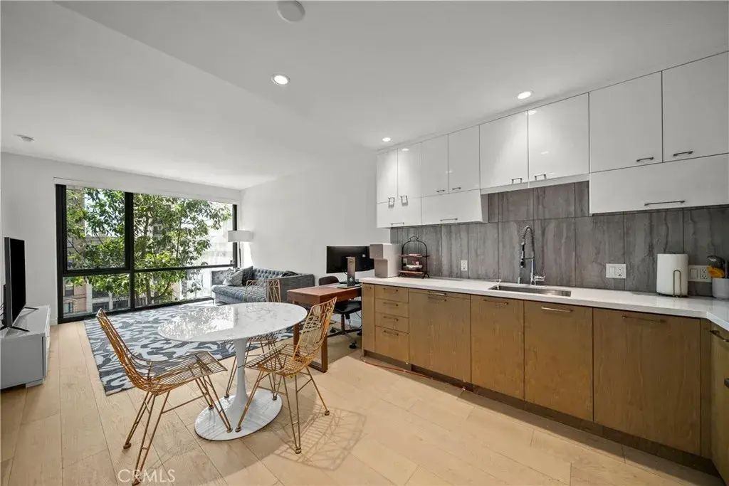 400 S Broadway 828, Los Angeles