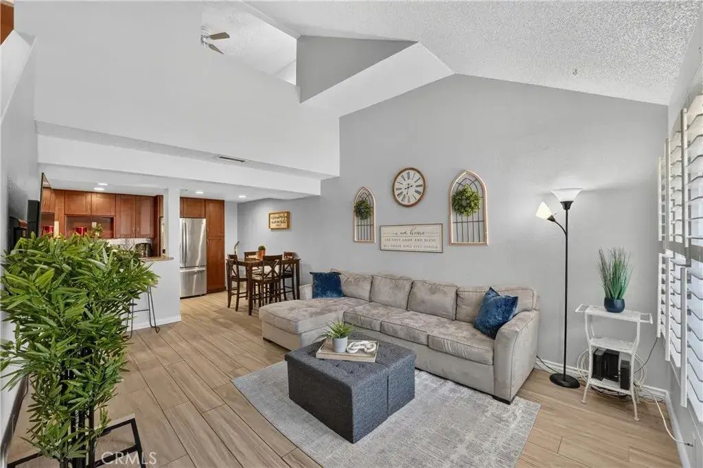 435 W 9th B3, Upland
